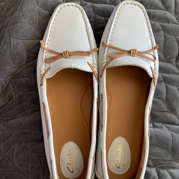 Clarks Artisan loafers. Clarks womans sz10 shoe. White leather never worn loafer - Picture 12 of 13